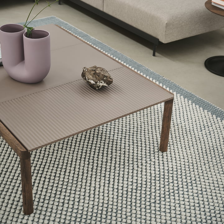 Pebble Koppel salontafel en vloerkleed van Muuto