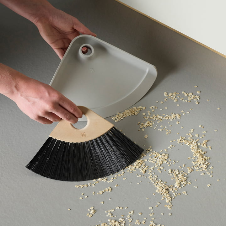 Sweep-It Stoffer & Handborstel van Rig-Tig in de kleur lichtgrijs