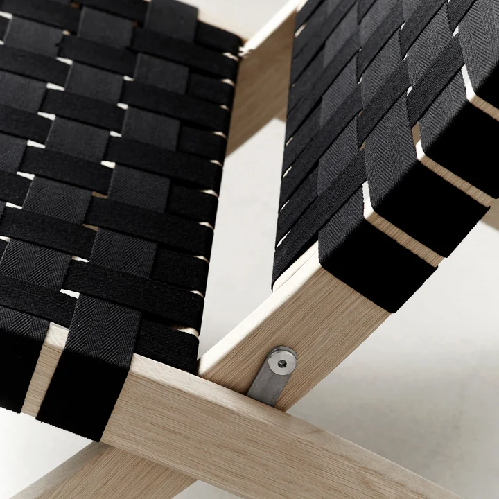 MG501 Cuba Stoel gezeept eiken riemen zwart van Carl Hansen