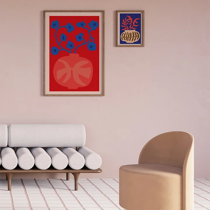 The Red Vase van Paper Collective