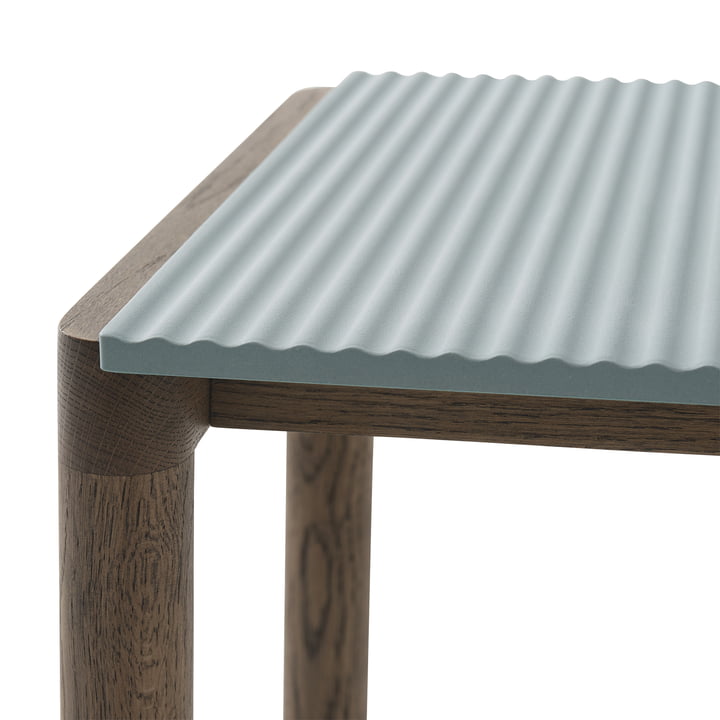 Couple Salontafel van Muuto in de uitvoering Pale Blue/Dark Oiled Oak