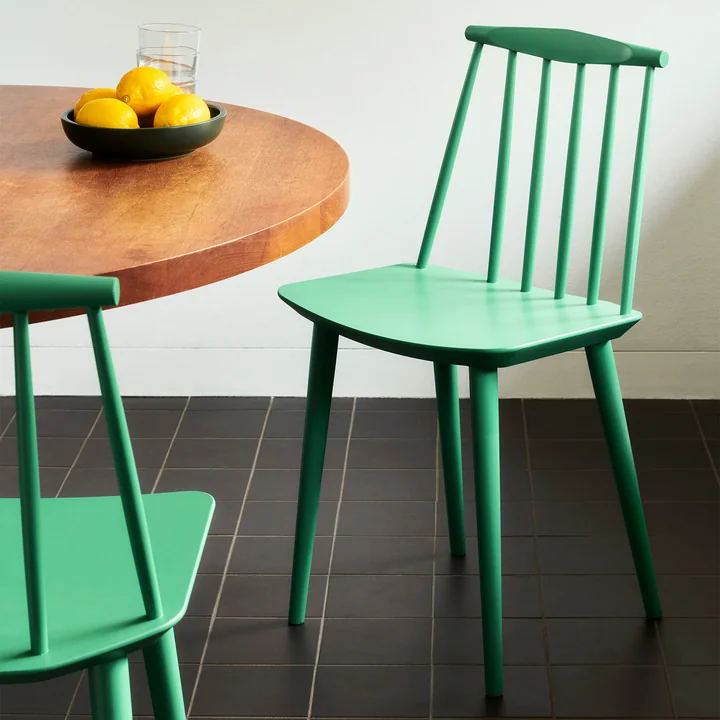 J77 Chair , jade groen van HAY
