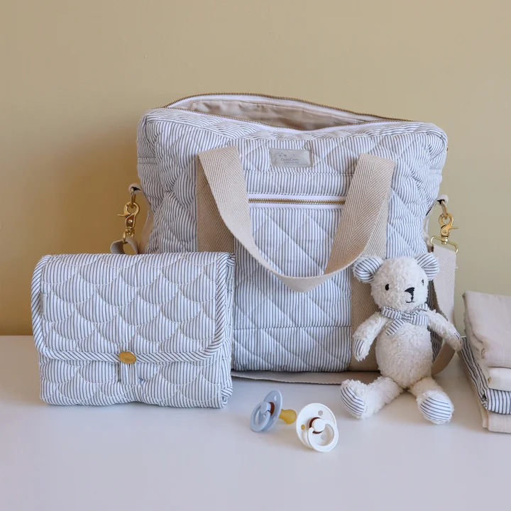 Cam Cam Copenhagen Luiertas van in de klassieke Stripes Blue uitvoering