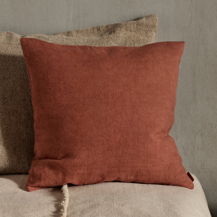 ferm Living - Heavy Linen Kussen, 50 x 50 cm, bessenrood