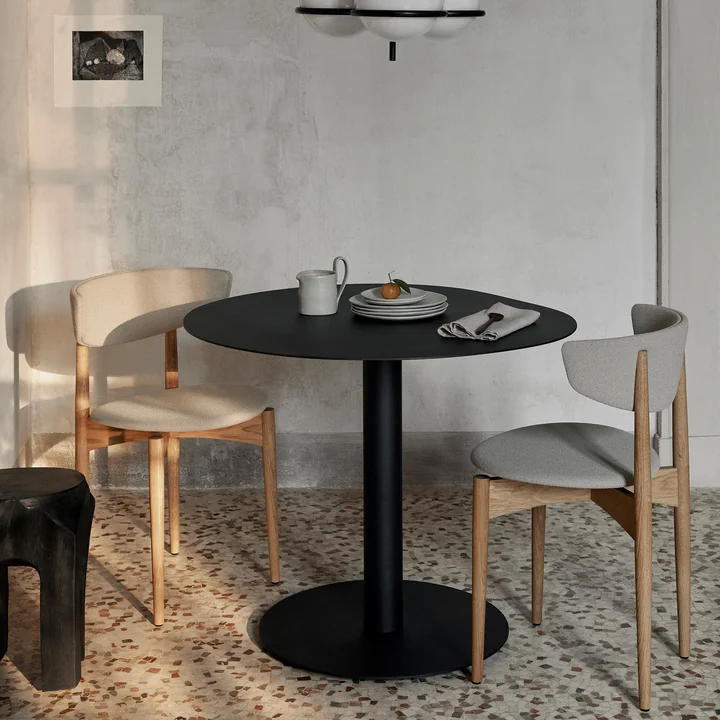 Pond Dining Table van Ferm Living in de kleur zwart