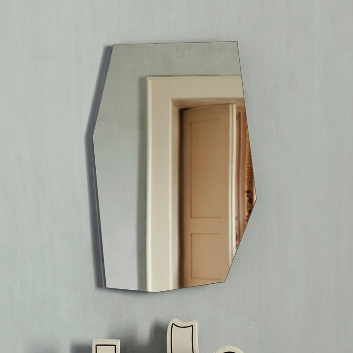 Shard Spiegel van Ferm Living in de kleur zwart