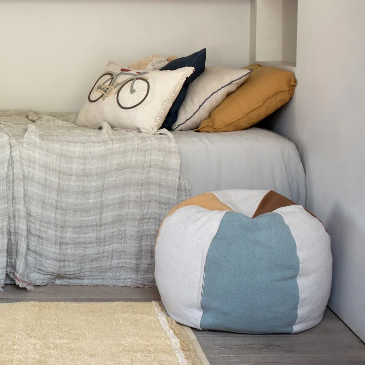 Bike Vloerkussen, 35 x 55 cm, natuur / blauw door Lorena Canals