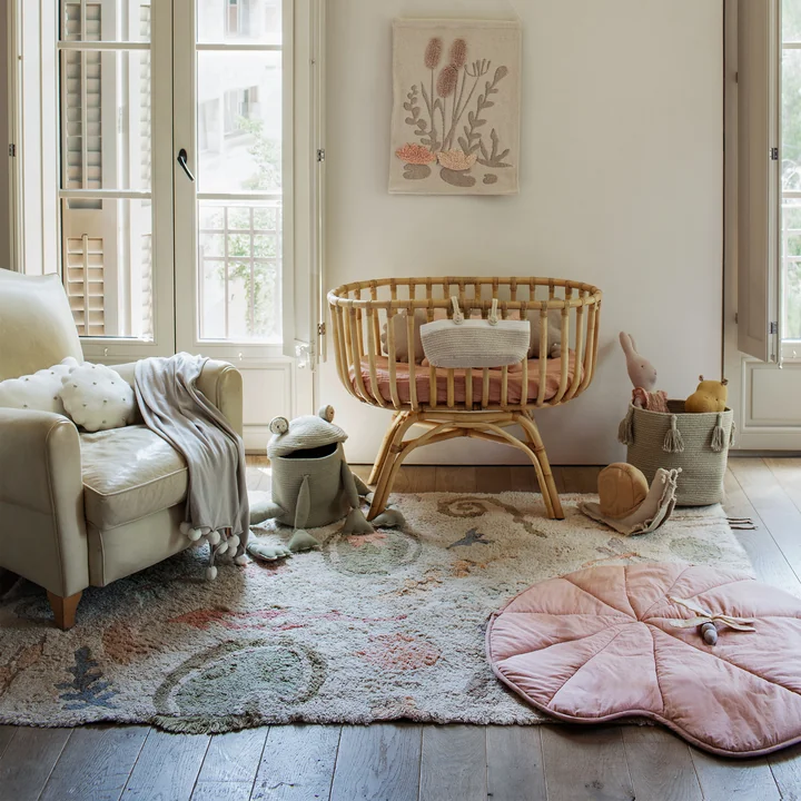 Botanic Fantasy Tapijt, 140 x 200 cm, groen / roos / natuur door Lorena Canals