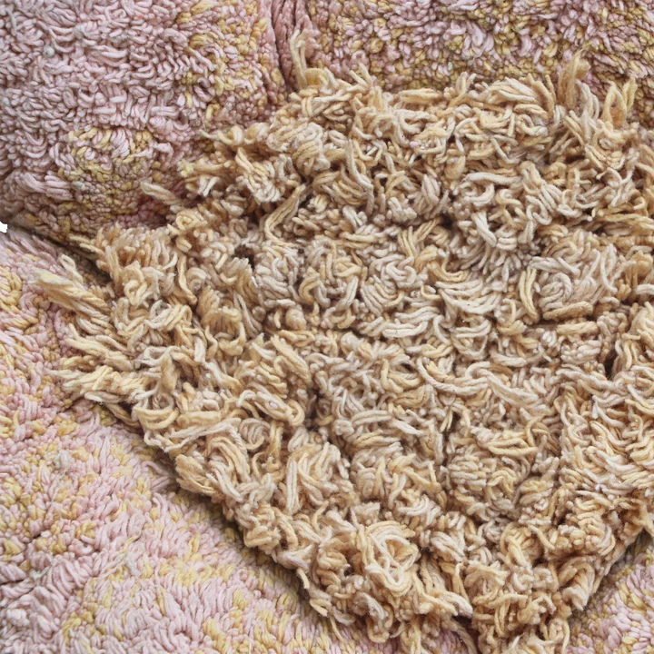 Puffy Lily Tapijt, roos van Lorena Canals