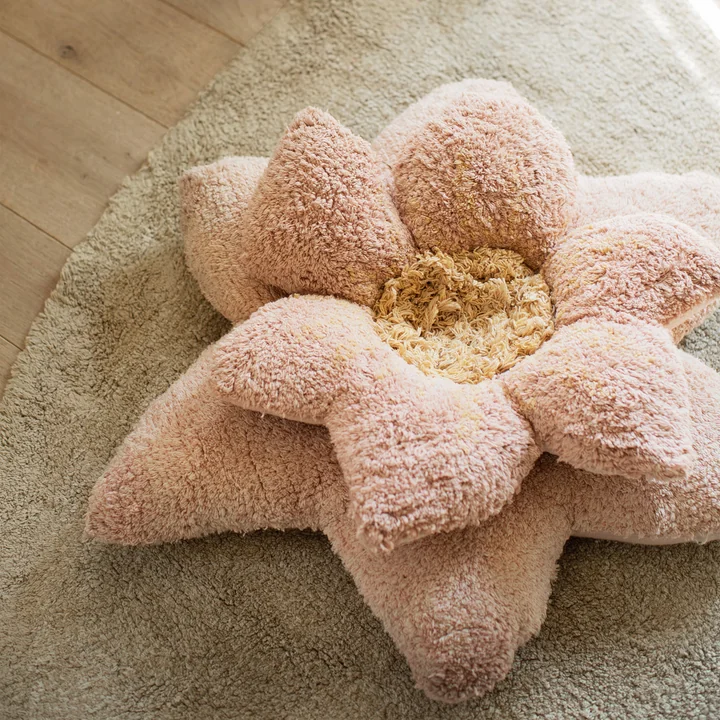 Puffy Lily Tapijt, 140 x 160 cm, groen/roze van Lorena Canals