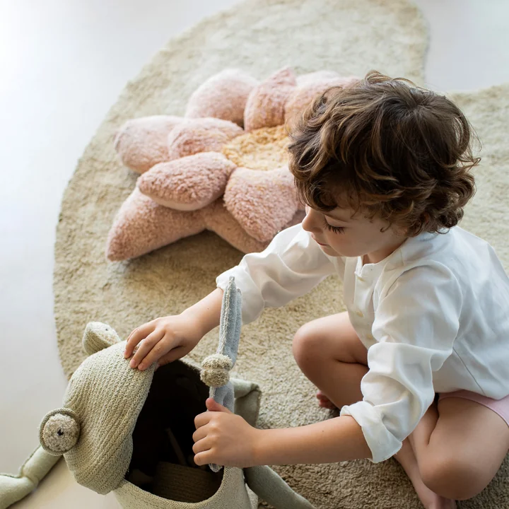 Puffy Lily Tapijt, 140 x 160 cm, groen/roze van Lorena Canals