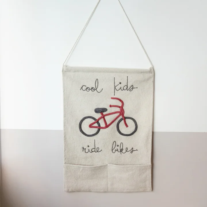 Wandkleed, Cool Kids Ride Bikes, 45 x 70 cm, naturel / rood by Lorena Canals
