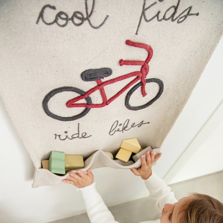 Wandkleed, Cool Kids Ride Bikes, 45 x 70 cm, naturel / rood by Lorena Canals