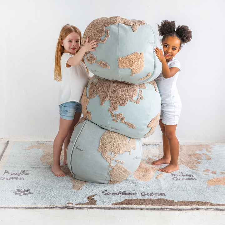 World Map Poef, Ø 50 cm, lichtblauw / beige by Lorena Canals