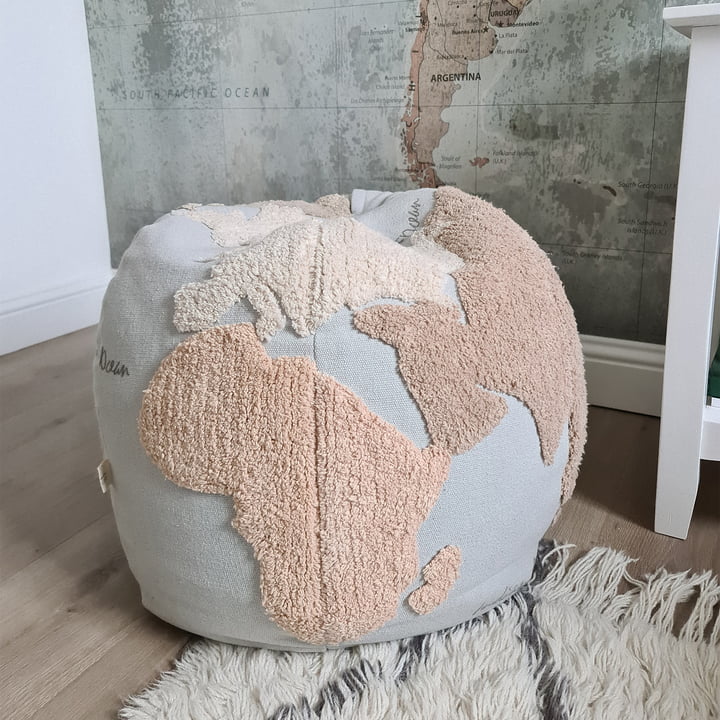 World Map Poef, Ø 50 cm, lichtblauw / beige by Lorena Canals