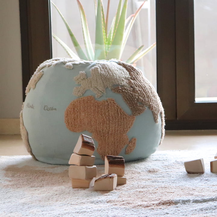 World Map Poef, Ø 50 cm, lichtblauw / beige by Lorena Canals