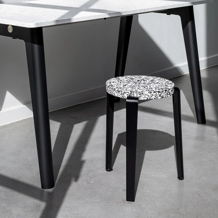 LOU Macchiato kruk, gerecycled plastic / grafiet zwart by TipToe