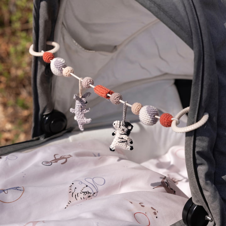 Kinderwagen ketting gehaakt, Teeny Toes van Sebra