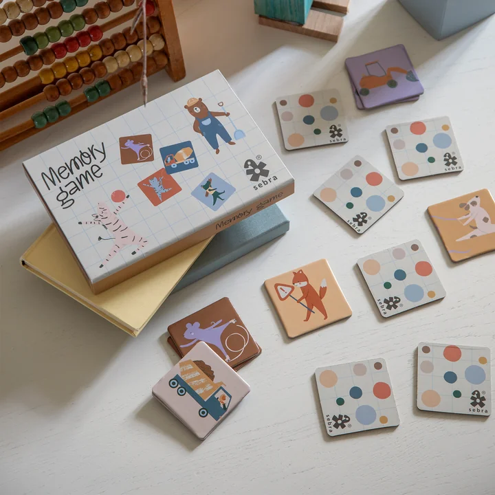 Herinnering in een houten doos, Toes / Builders, veelkleurig door Sebra