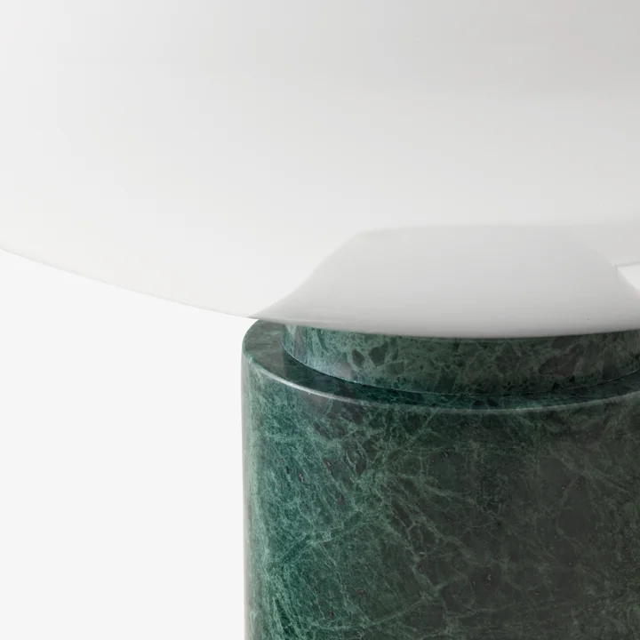 De Mist AP17 tafellamp, mat wit / guatemala verde by & Tradition