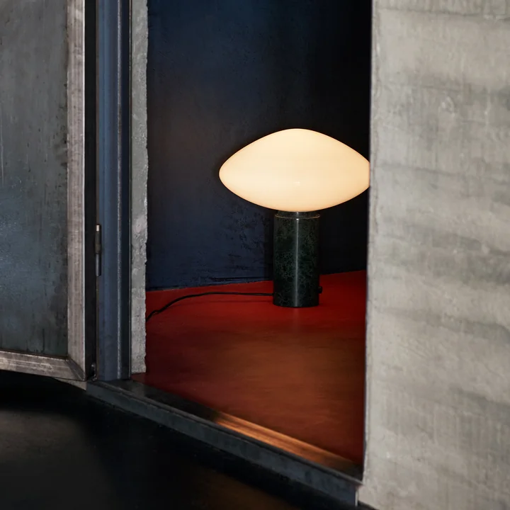 De Mist AP17 tafellamp, mat wit / guatemala verde by & Tradition