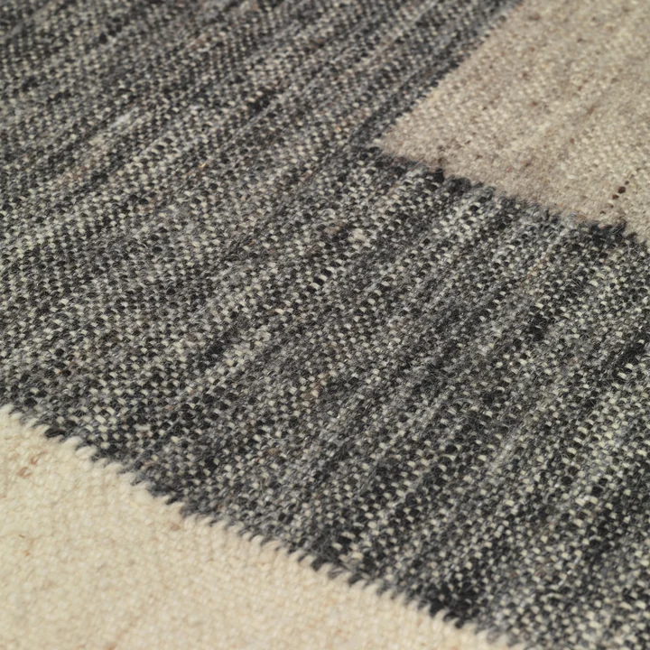 Counter Vloerkleed, houtskool / gebroken wit van Ferm Living