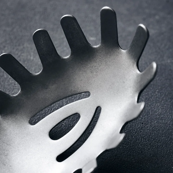 Daily Pastalepel, geborsteld roestvrij staal by Nicolas Vahé