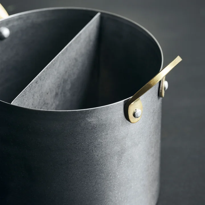 Presentation Organiser, geborsteld roestvrij staal van Nicolas Vahé