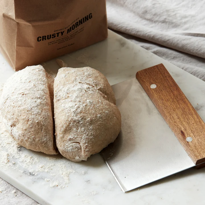 Deegsnijder, naturel acacia / roestvrij staal by Nicolas Vahé