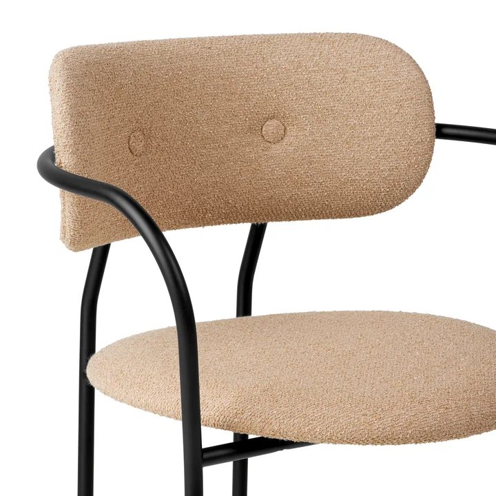 Gubi - Coco Dining Fauteuil volledig bekleed, zwart mat / Rond Bouclé (004)