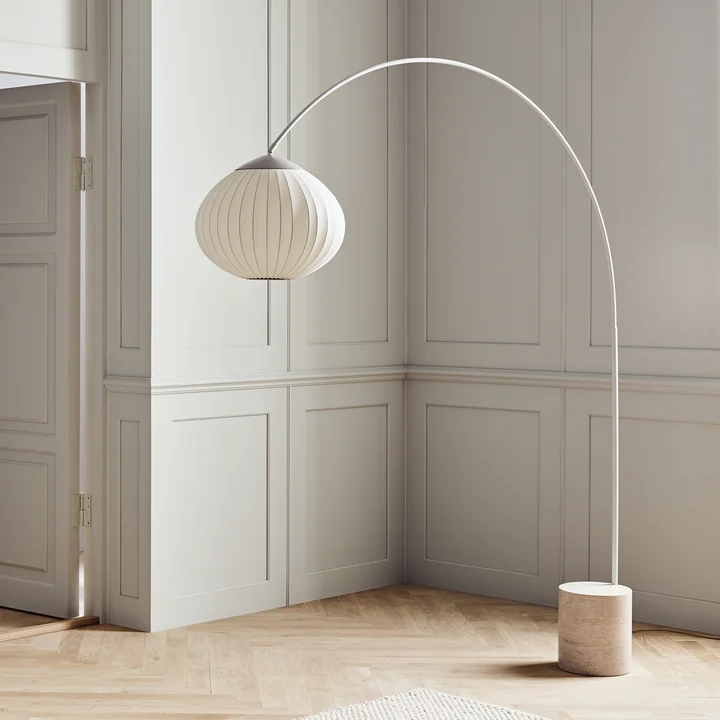 Acorn Staande lamp, geolied eiken / staalcrème / zand door Bolia