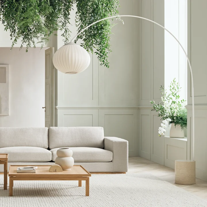 Acorn Staande lamp, geolied eiken / staalcrème / zand door Bolia