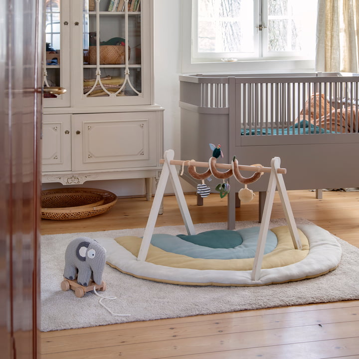 Houten baby activiteitenstandaard van Sebra