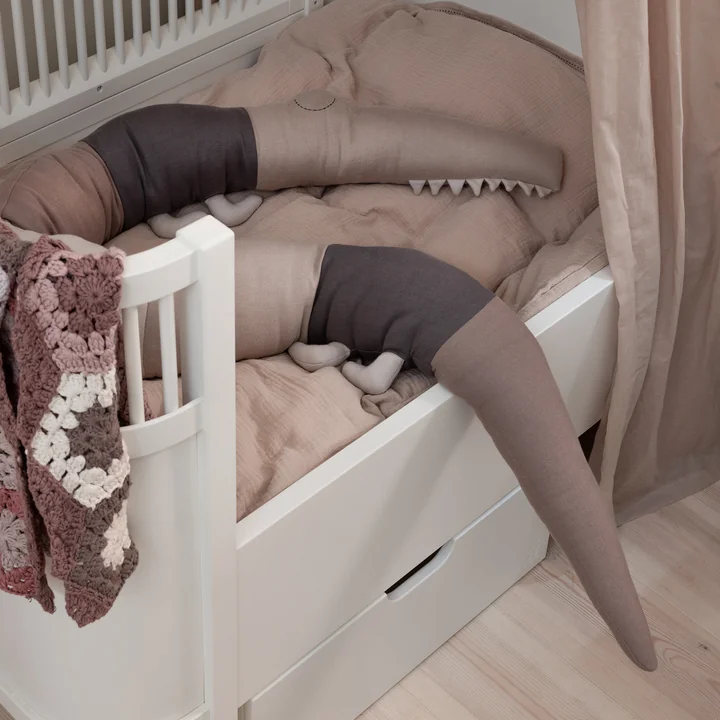 Slapende krokodil" kussen van Sebra