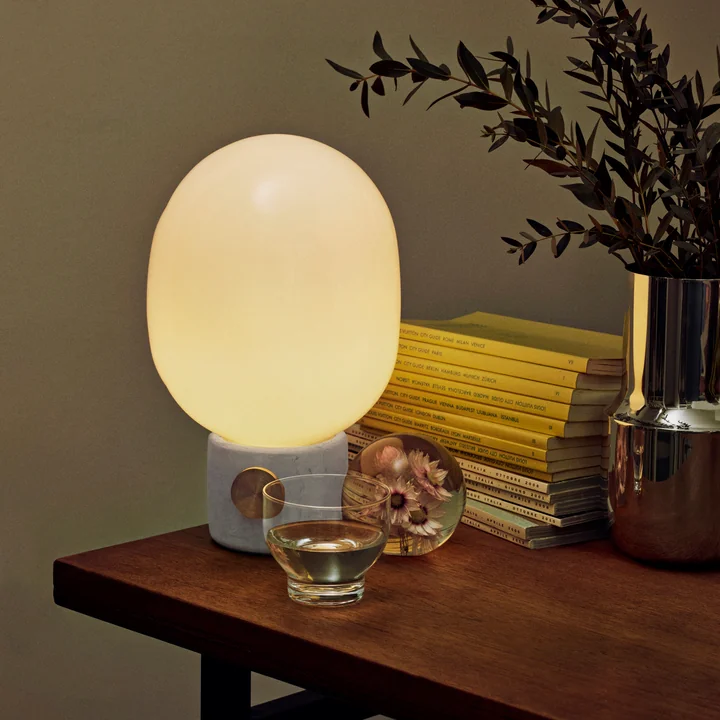 Audo - JWDA Tafellamp, lichtgrijs beton / messing