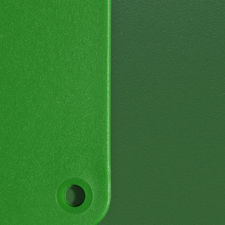 Eames Plastic RE materiaalmonsters van Vitra in de kleuren groen en smaragd.