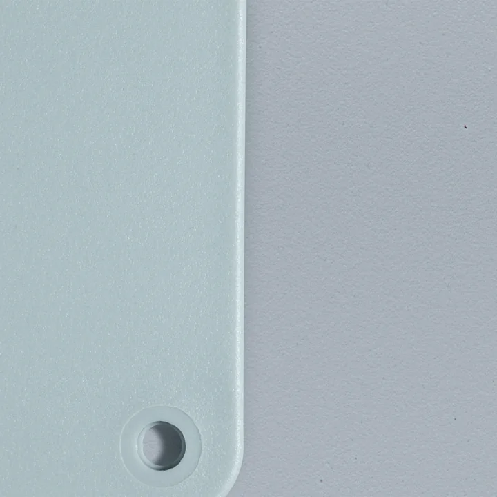 Vitra Eames Plastic RE materiaalmonster van in de kleur ice grey