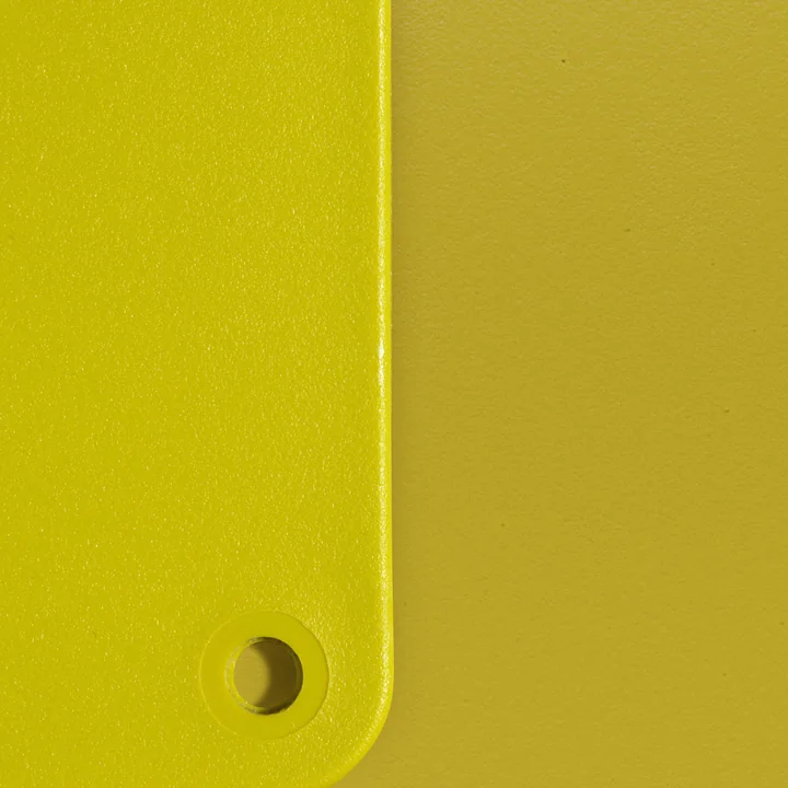 Vitra Eames Plastic RE materiaalmonster van in de kleur mosterd