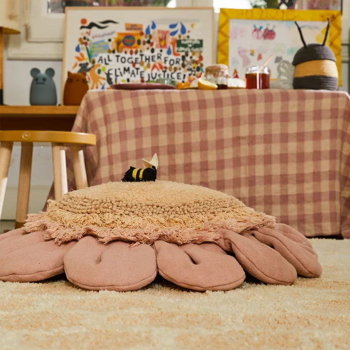 Pink Daisy Vloerkussens van Lorena Canals