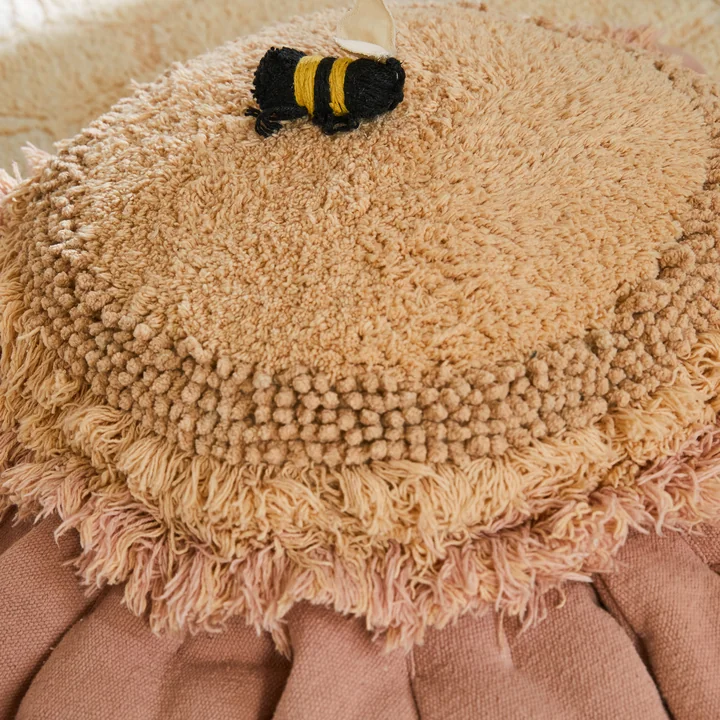 Pink Daisy Vloerkussens van Lorena Canals