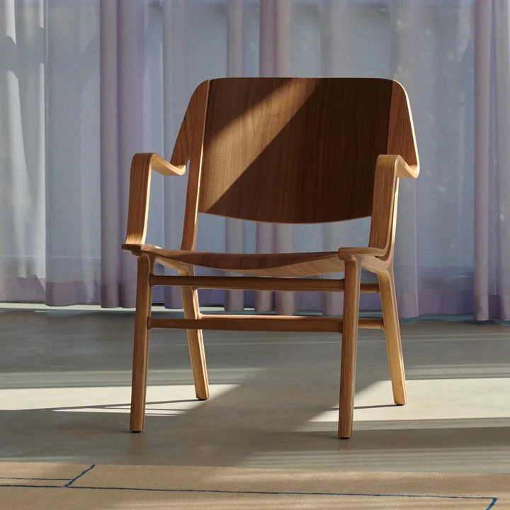 AX Lounge Chair met armleuningen HM11, noten/eiken gelakt door & Tradition