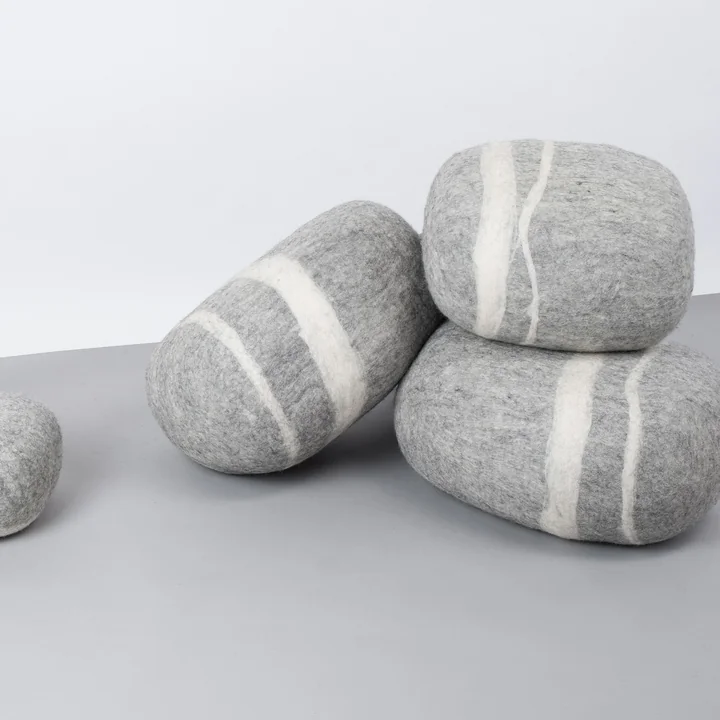 Myfelt-carl-filz-kieselstein-grau-Gruppe-Lifestyle-3