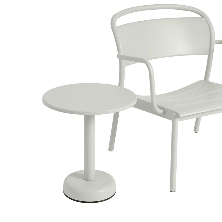 Linear Steel Outdoor Salontafel met lounge fauteuil, grijs by Muuto