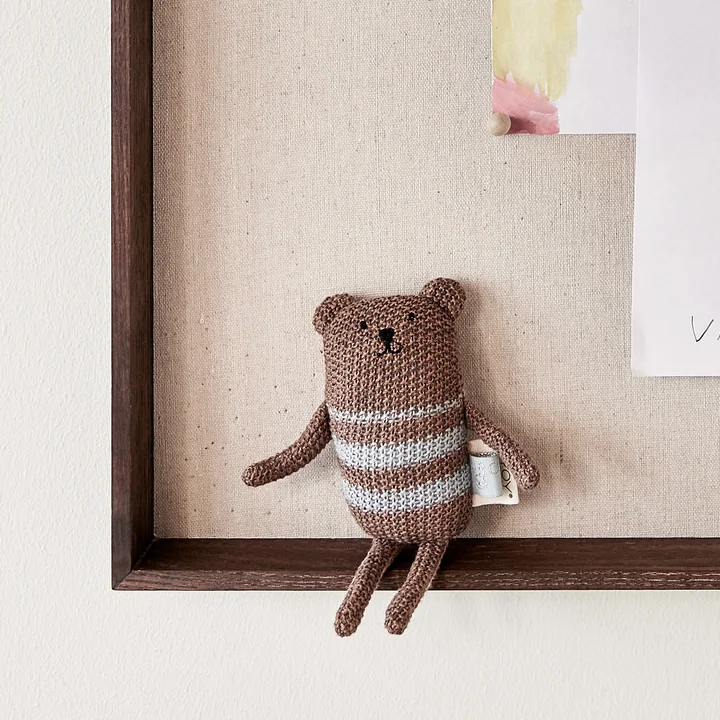 Bella Beer rammelaar, bruin gemêleerd van OYOY Mini