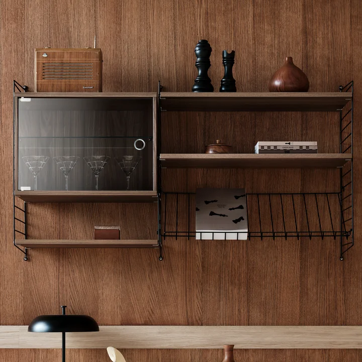 String - Vitrinekast met zwaaiende glazen deur, B 58 x D 30 cm, walnoot