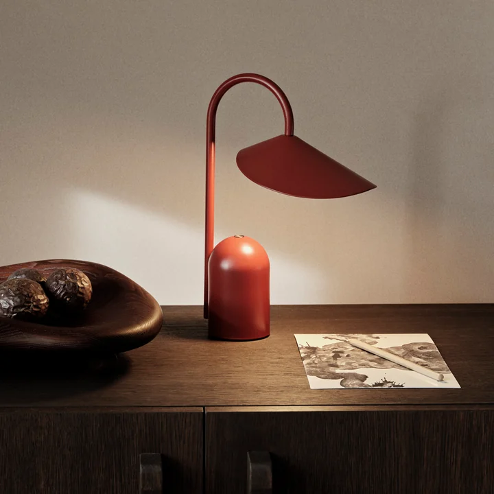 Arum Oplaadbare LED tafellamp, rood van Ferm Living