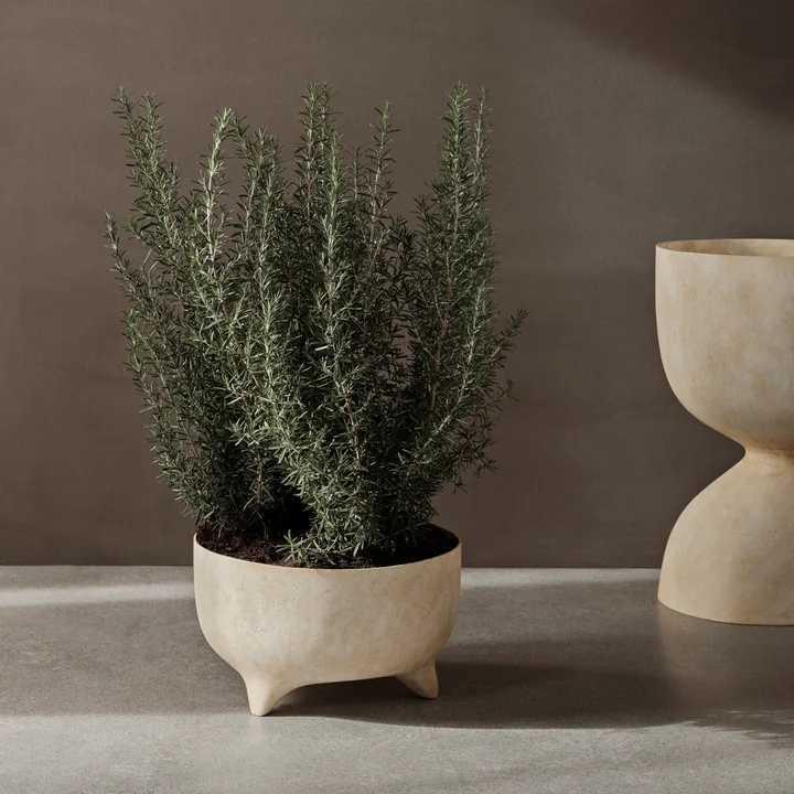 Ferm Living - Evoke Bloempot klein, Ø 44 x H 27 cm, warm zand