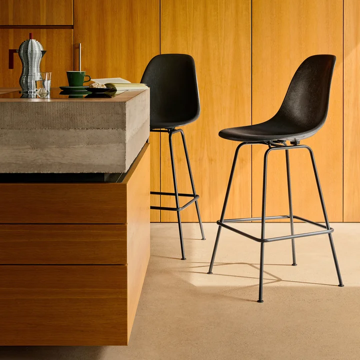 Eames Fiberglass Barkruk medium, basic dark / olifant hide-grijs by Vitra