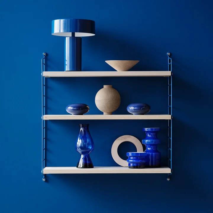 String - 1949-2024 Wandplank, wit geolied grenen / blauw (7 5. jubileumeditie)