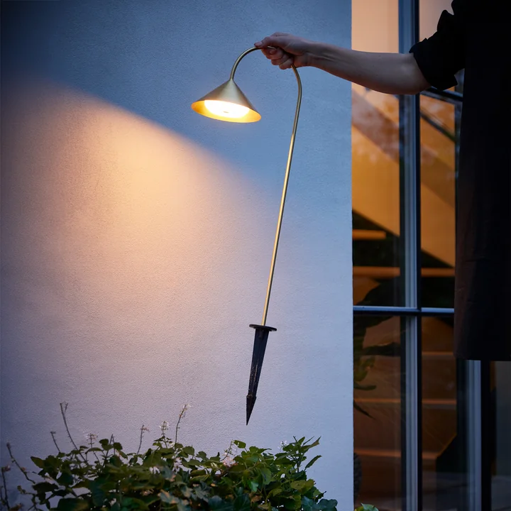 Grasp LED oplaadbare buitenlamp met grondspies, goud by Frandsen